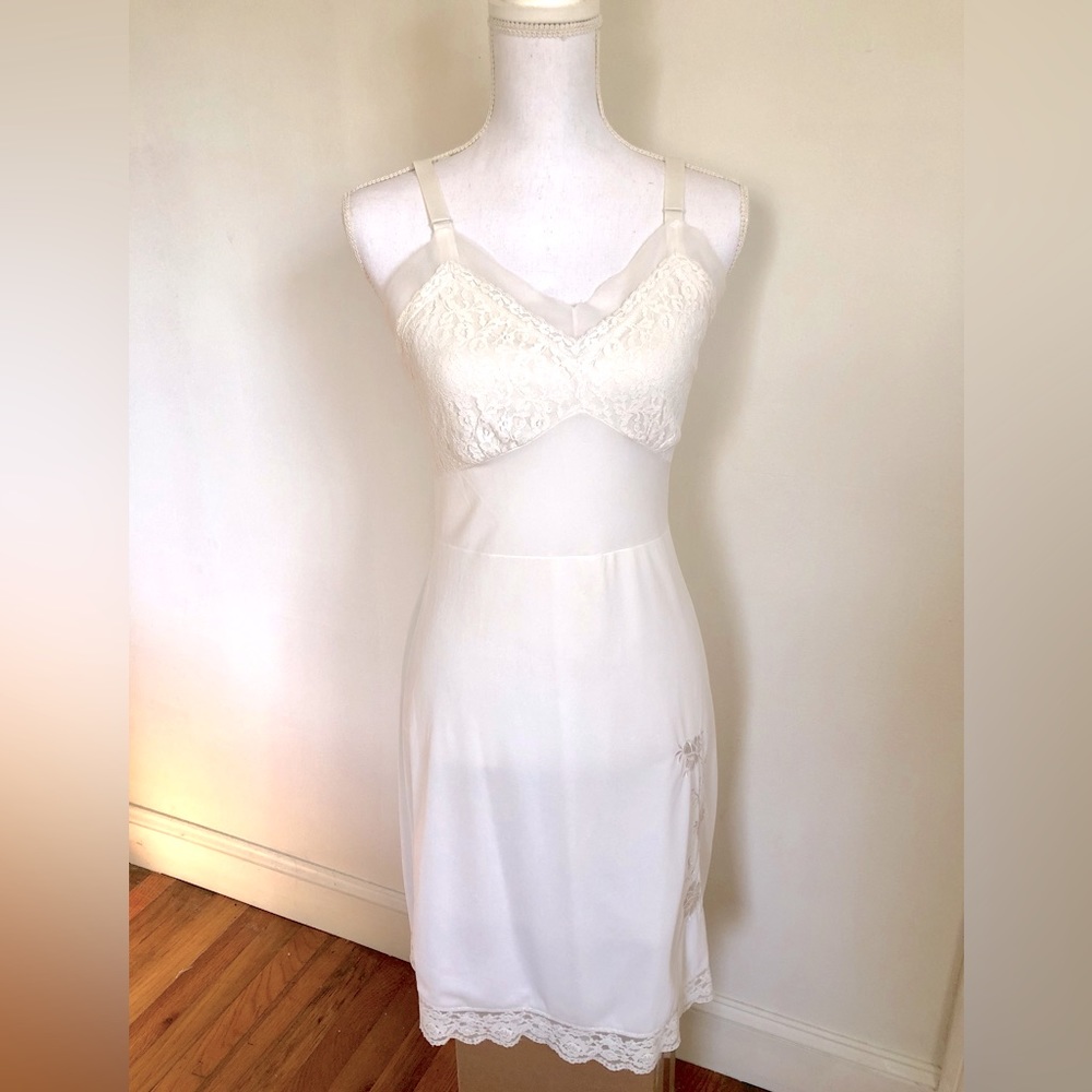 VINTAGE LACE SHEER EMBROIDERED 1960 SLIP Granny Core SLIGHT OFF WHITE 34 B/C Y2K